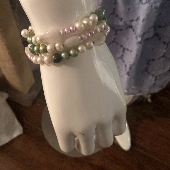 Elegant Pearl and Green and Rose Quartz Bracelet - Picture 4 of 6